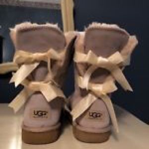 Bailey bow ugh boots sand